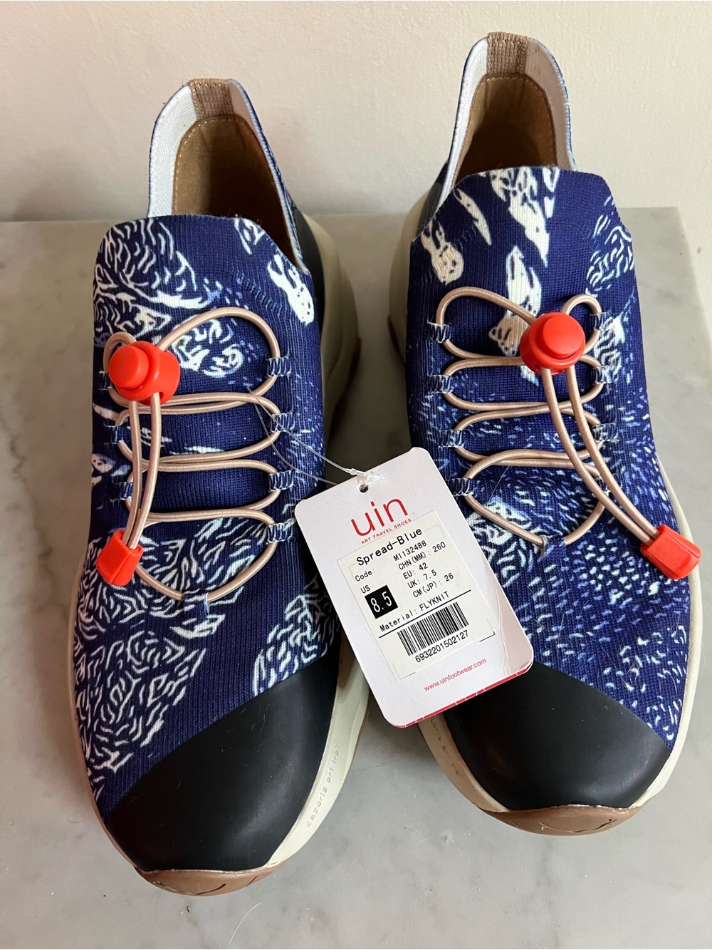 UIN sneaker
